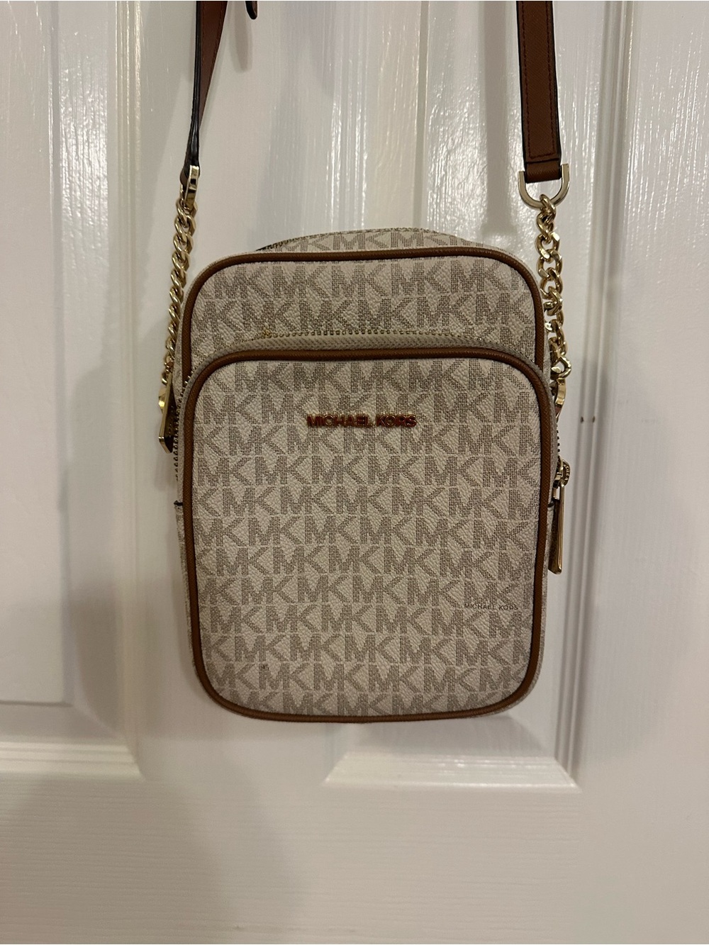 Michael Kors Jet Set crossbody bag in cream
